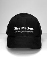 WildmanT Ball Cap „Auf die Größe kommt es an. Fragen Sie einfach Ihren Freund.“